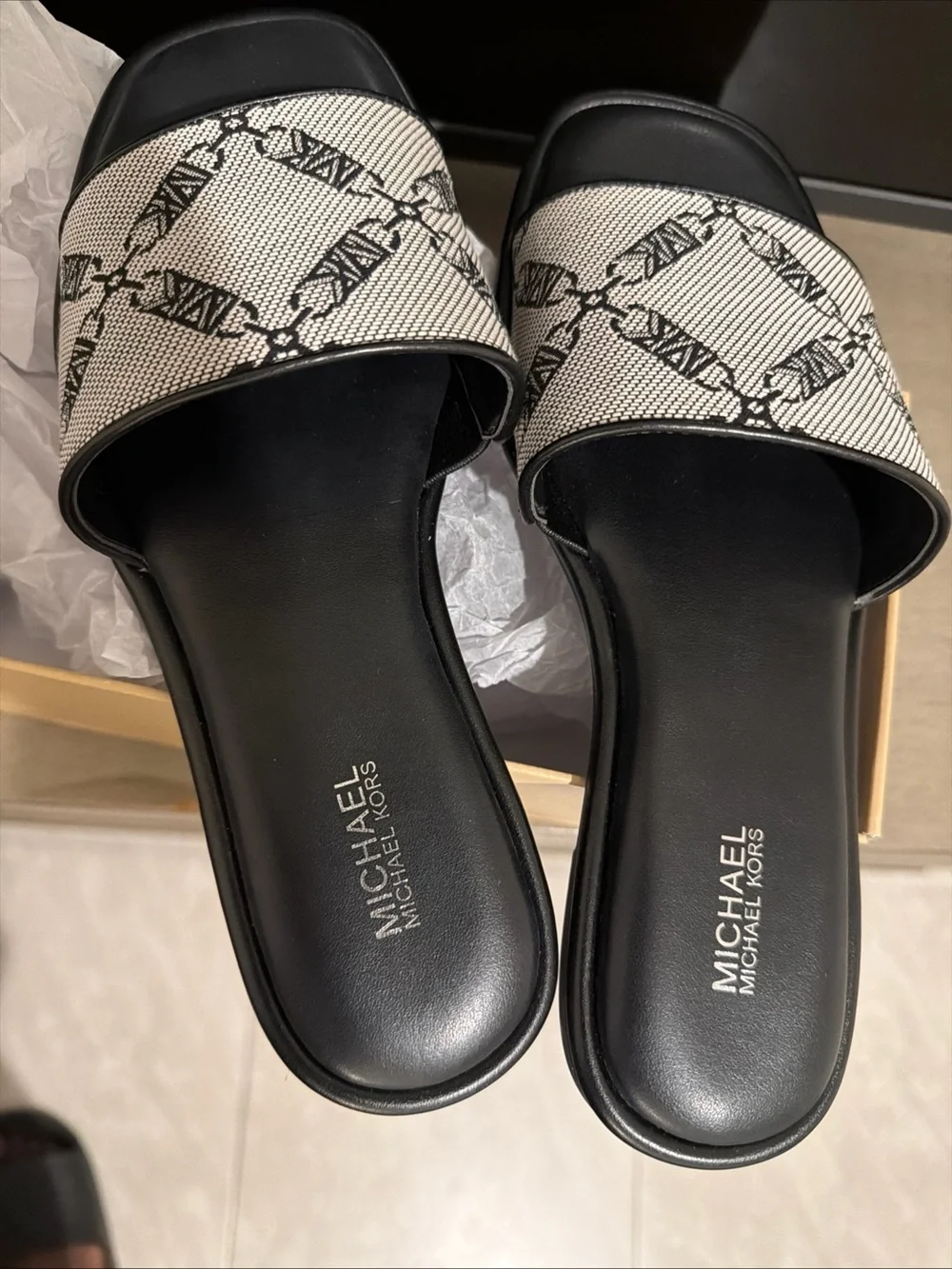 Michael Kors Hayworth Slide Natural/Black 7.5 M
